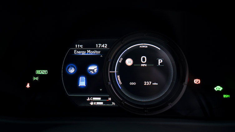 Lexus UX dashboard