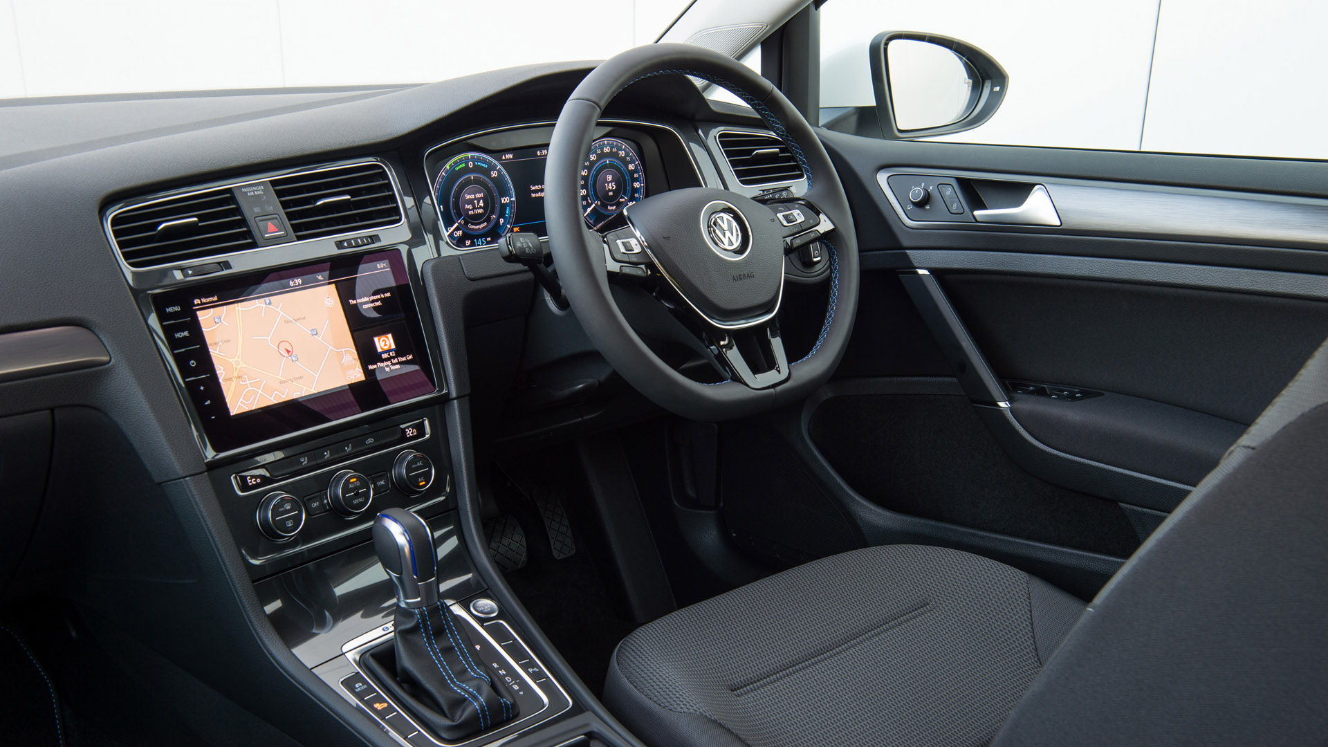 Volkswagen e-Golf inside