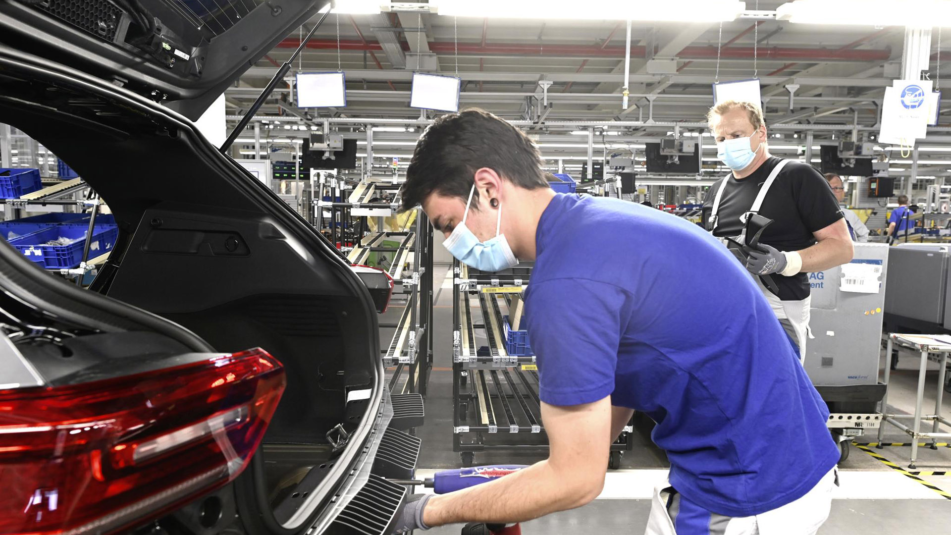 Volkswagen resumes production ID3 design