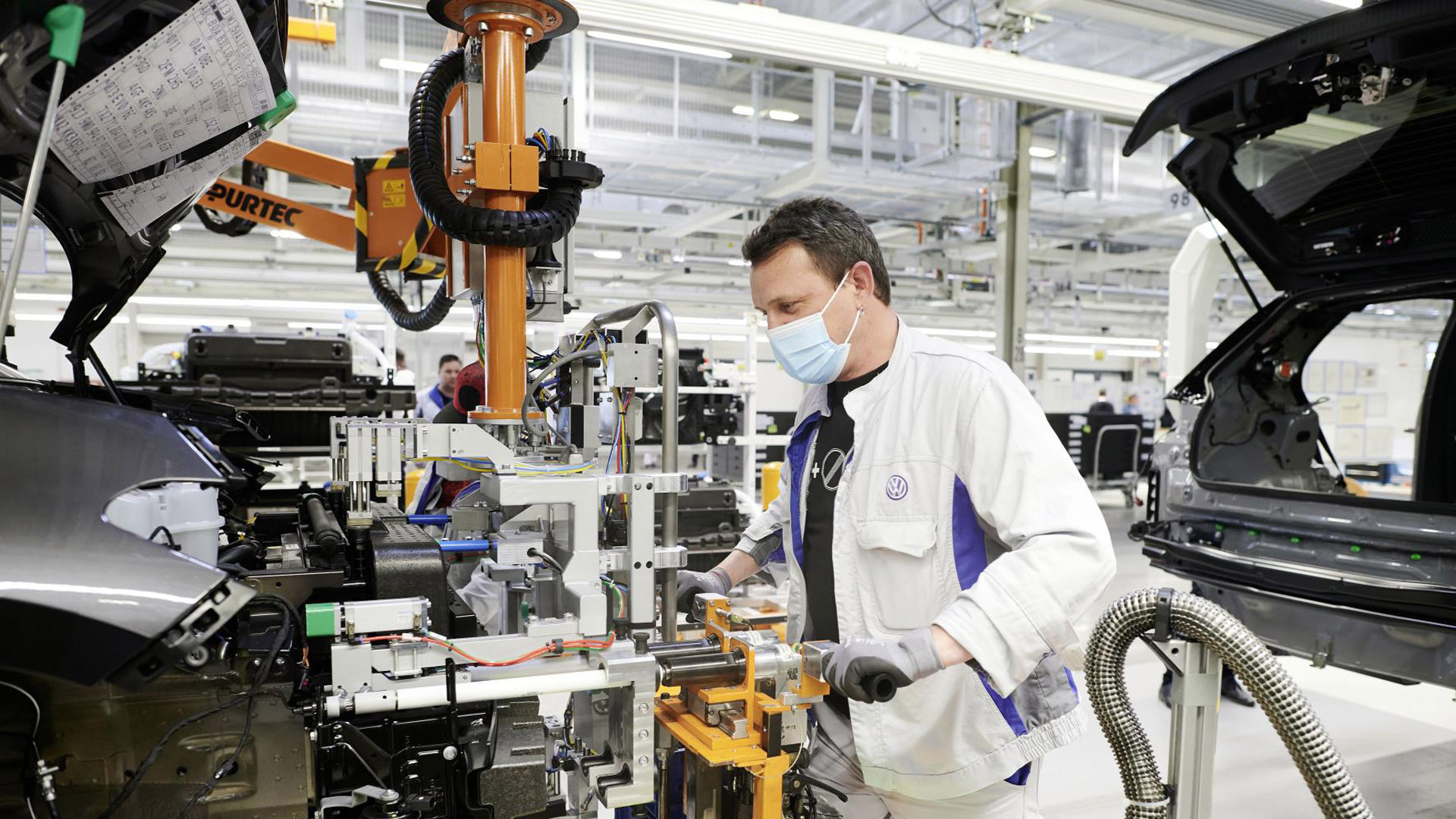 Volkswagen resumes production ID3 plant