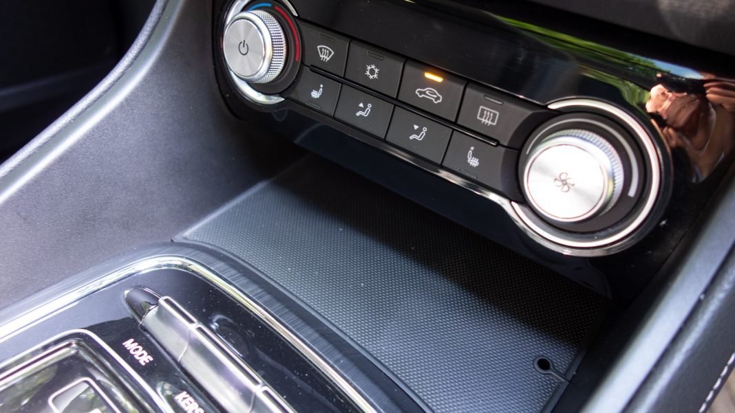MG ZS EV climate controls