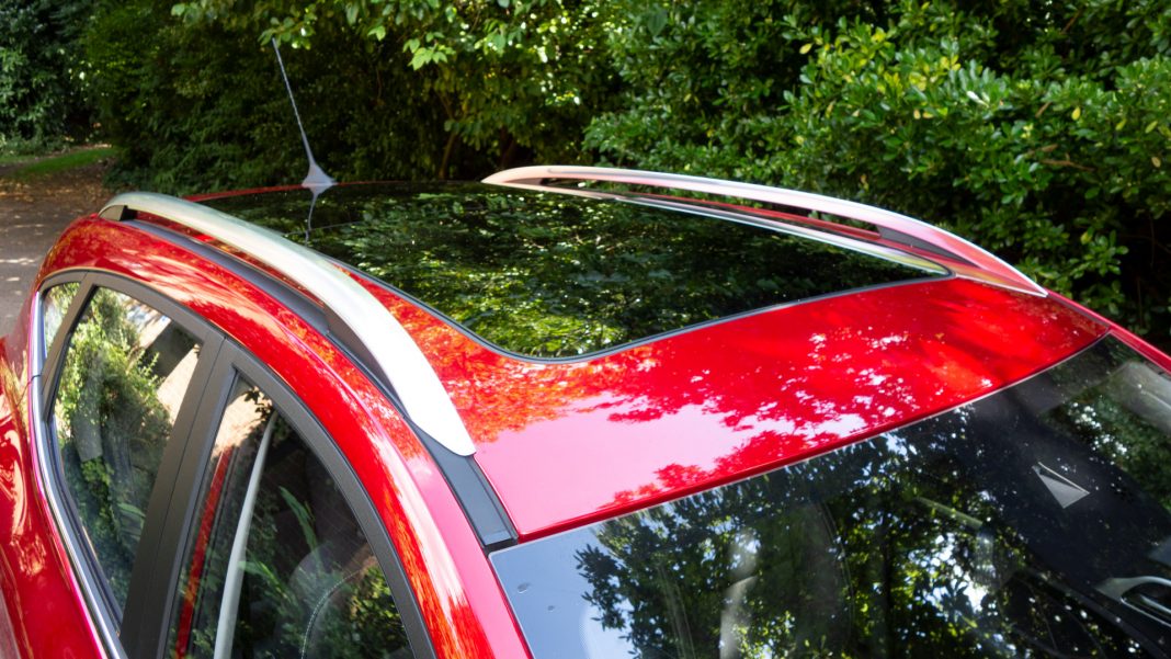 MG ZS EV roof