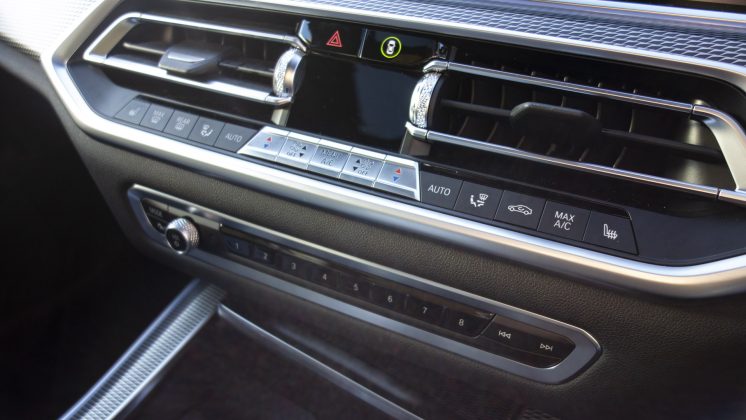 BMW X5 xDrive45e buttons