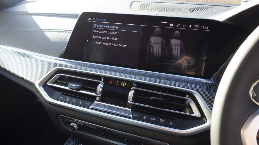 BMW X5 xDrive45e display