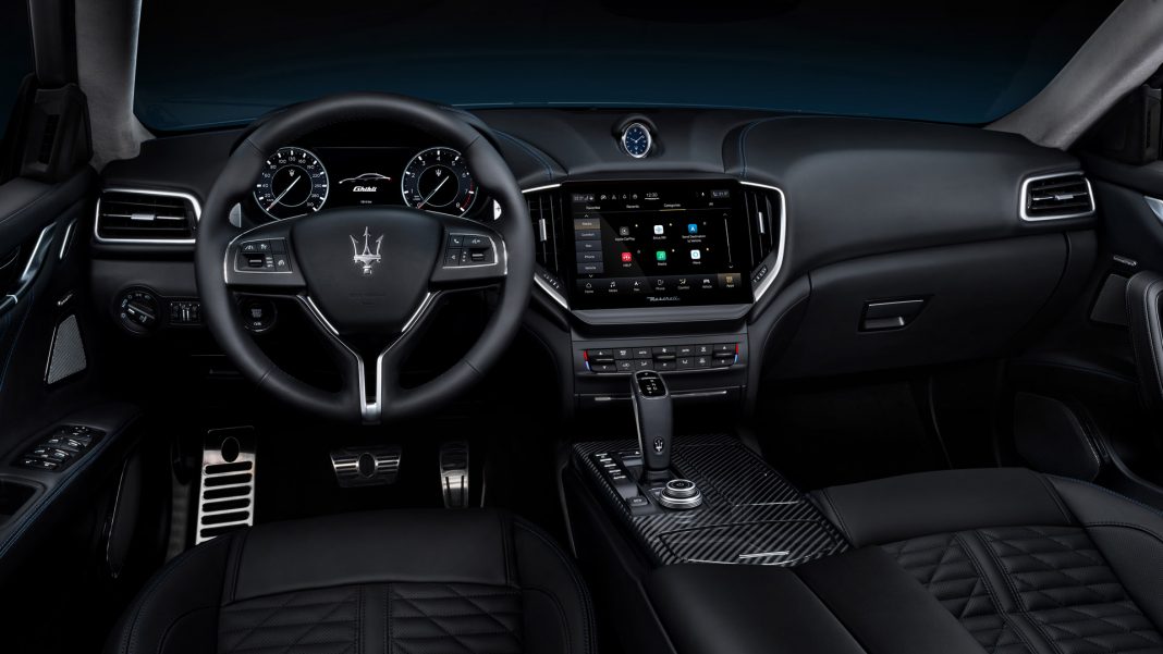 Maserati Ghibli Hybrid cabin