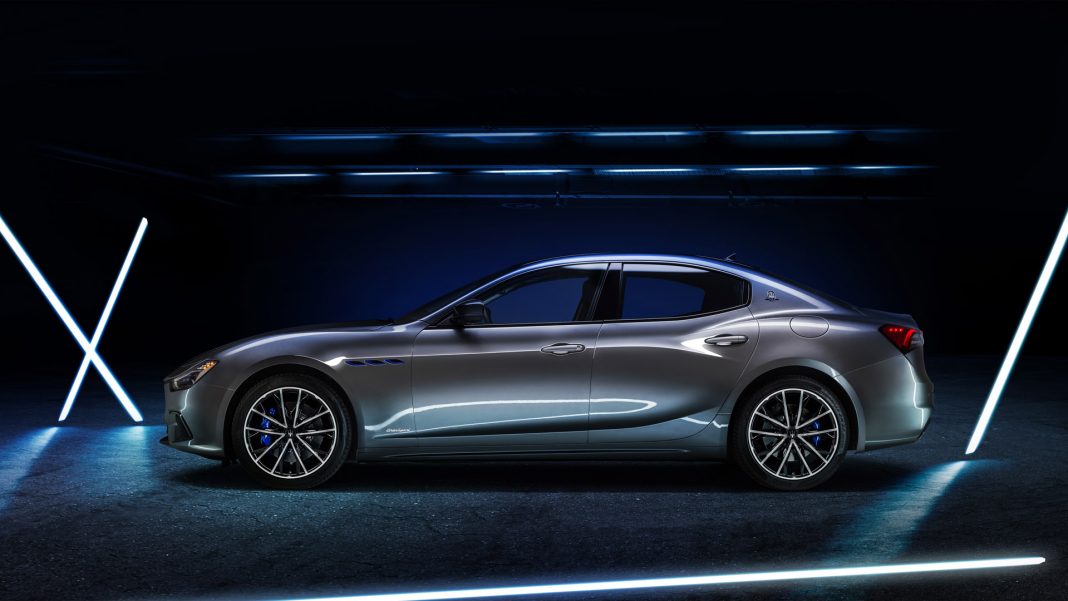 Maserati Ghibli Hybrid side