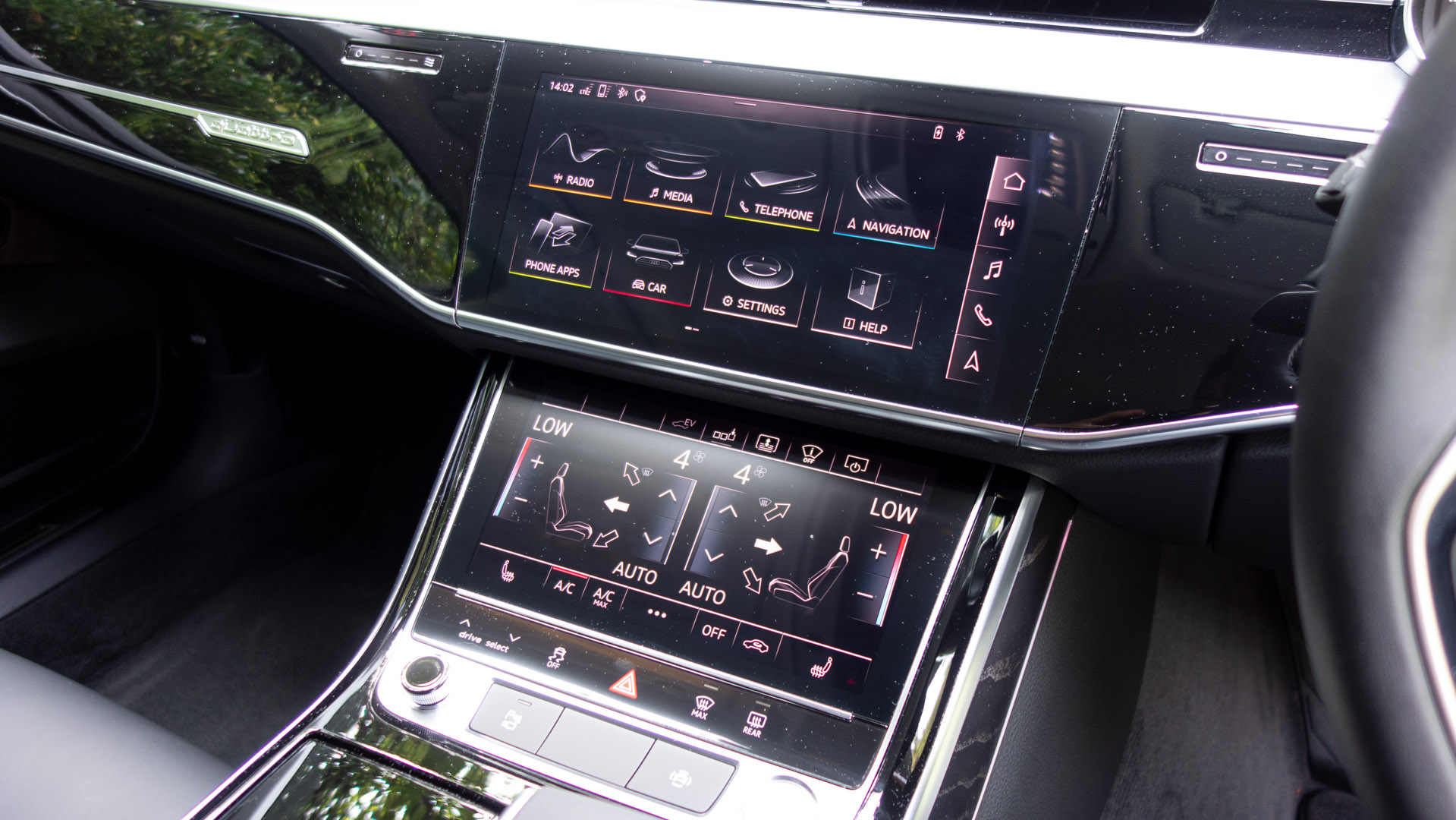 Audi A8 screens