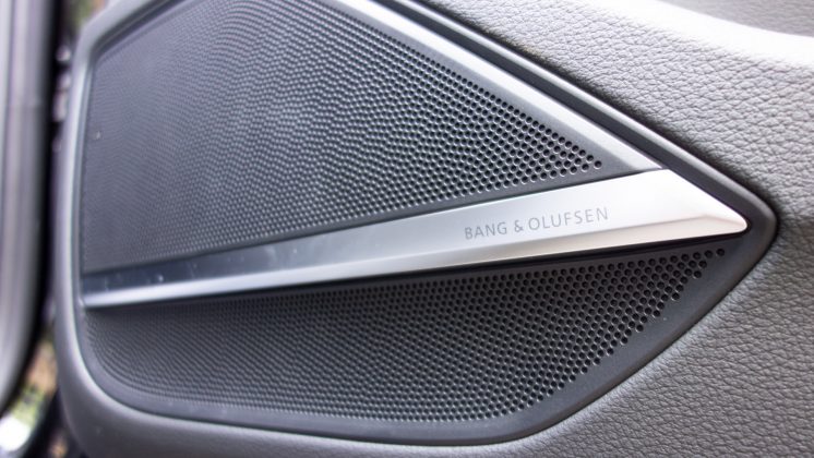 Audi A8 speaker