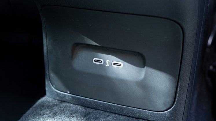 Skoda Octavia iV Estate rear USB