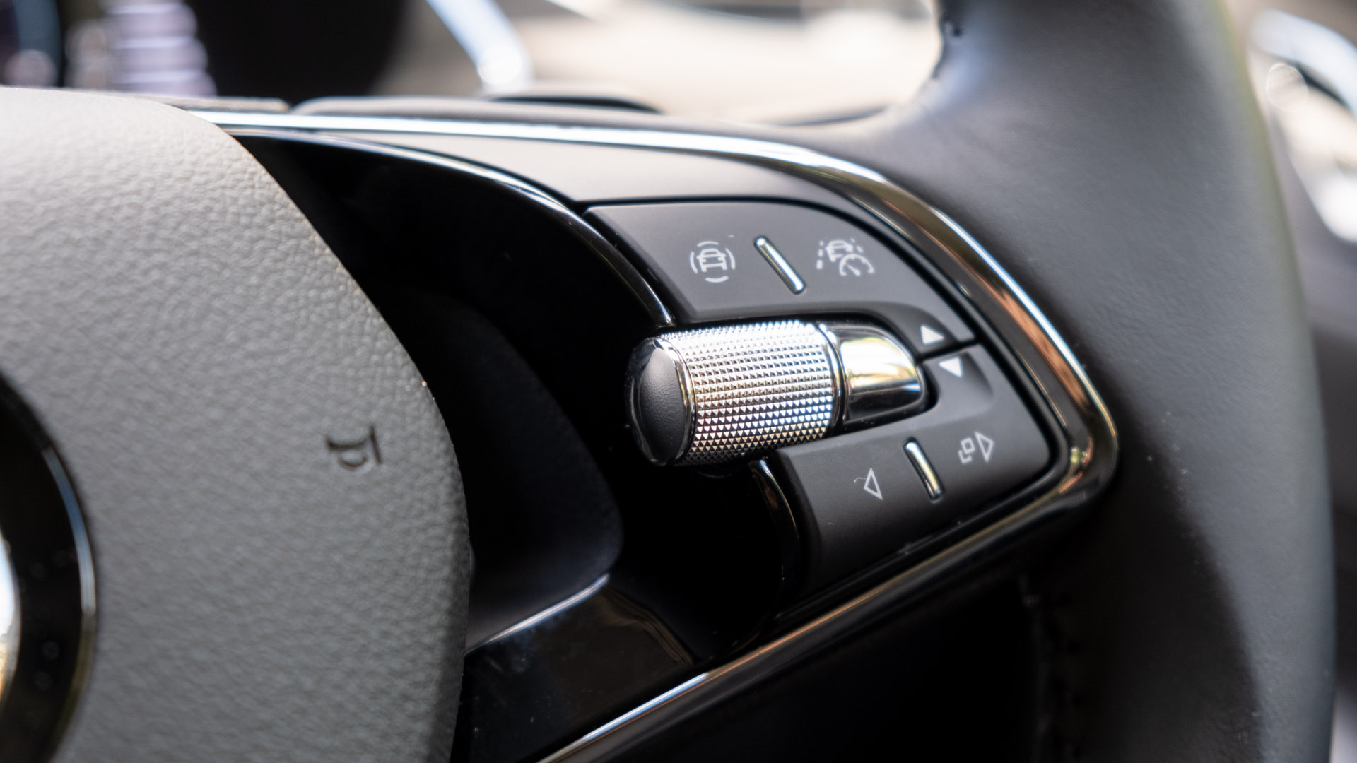 Skoda Octavia iV Estate steering buttons