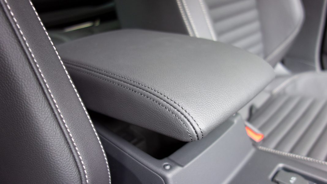 Volkswagen Passat Estate GTE armrest