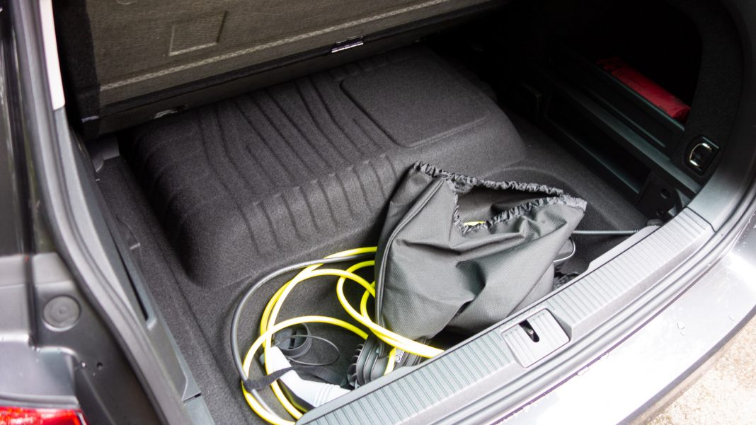 Volkswagen Passat Estate GTE cables