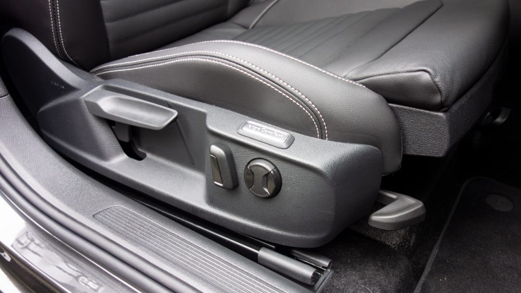 Volkswagen Passat Estate GTE controls