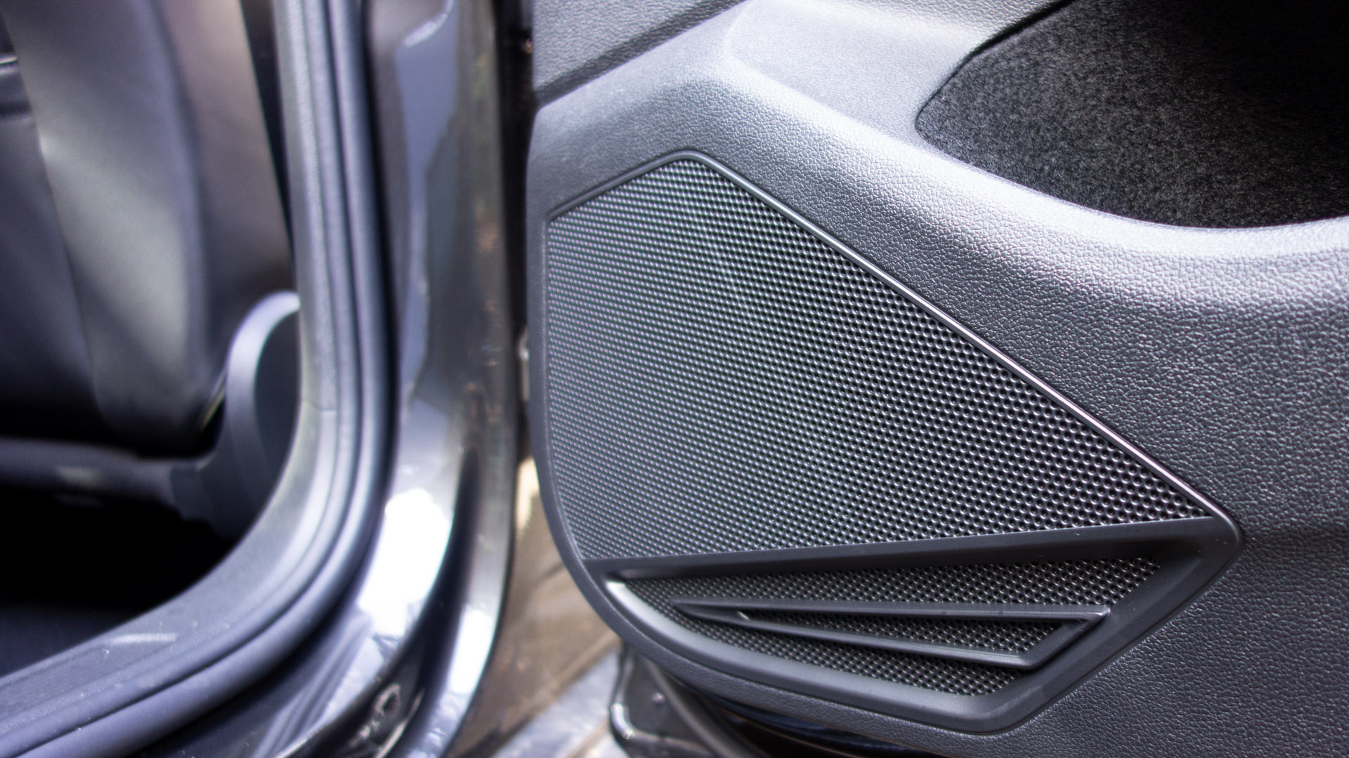 Volkswagen Passat Estate GTE door speaker