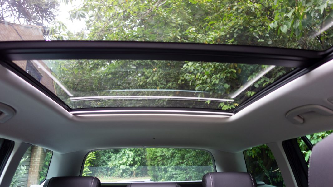 Volkswagen Passat Estate GTE sunroof light