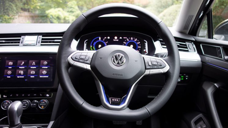 Volkswagen Passat Estate GTE wheel