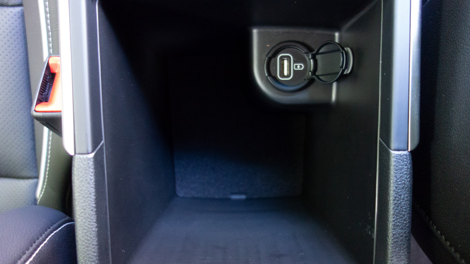 Kia e-Niro centre console compartment