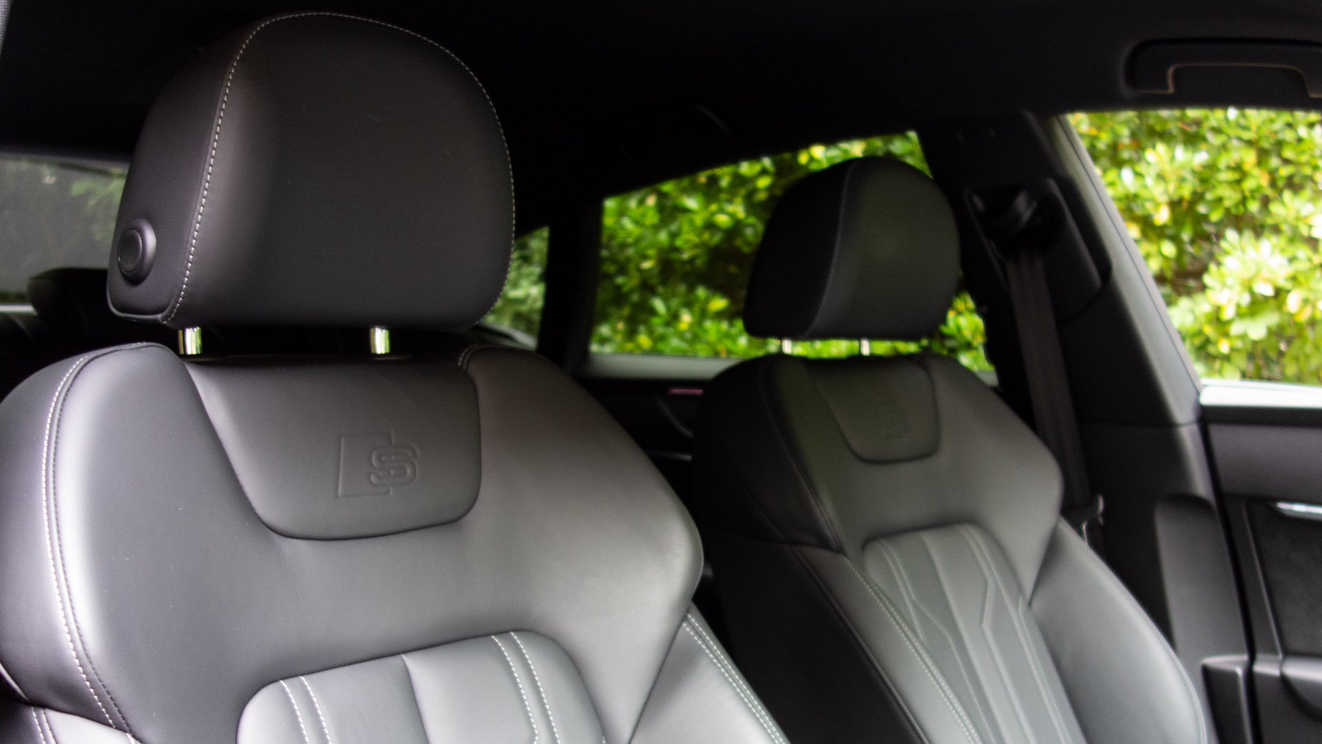 Audi A7 TFSIe front seats