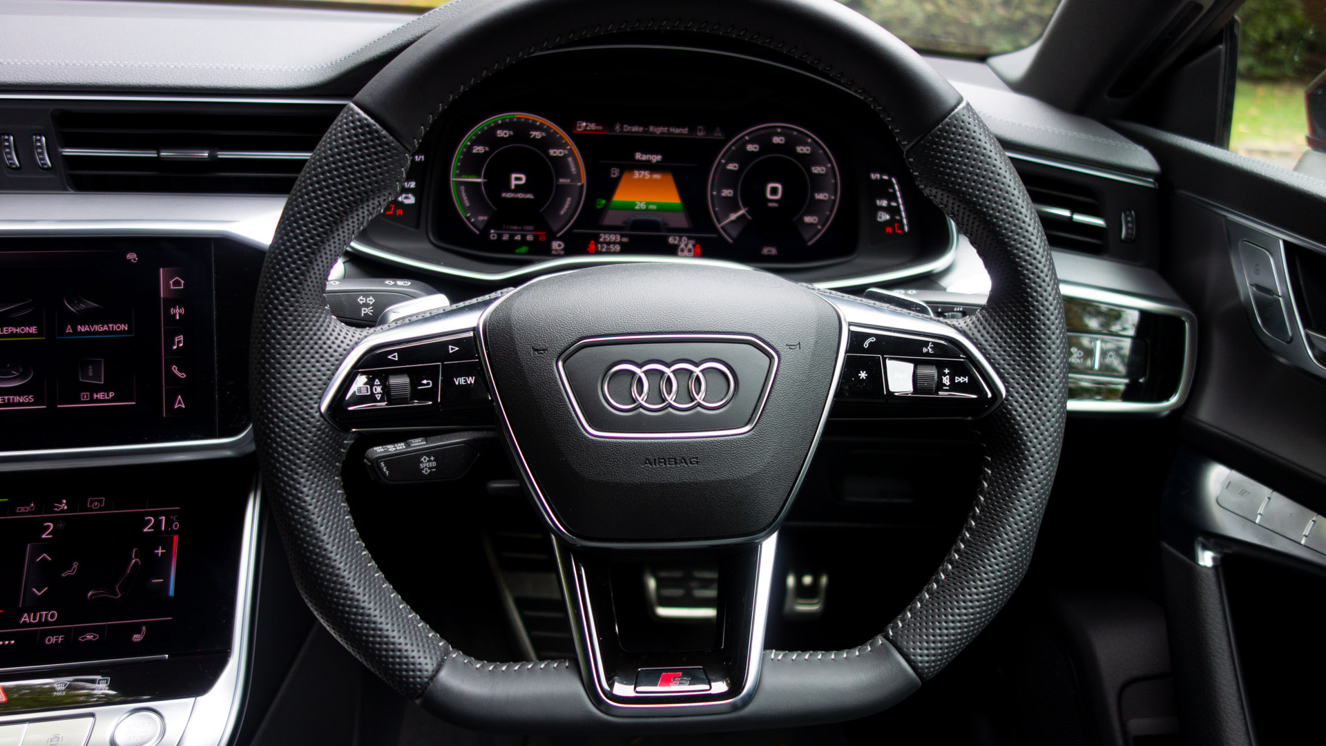 Audi A7 TFSIe steering wheel