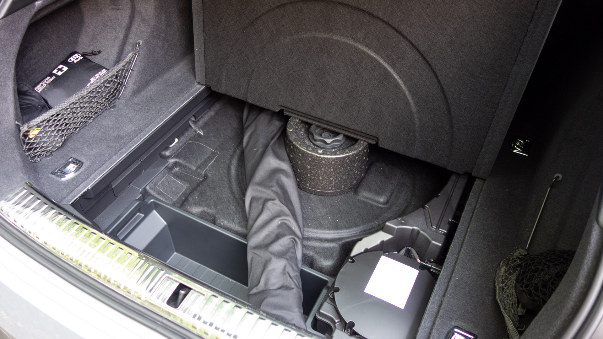 Audi e-tron boot underfloor