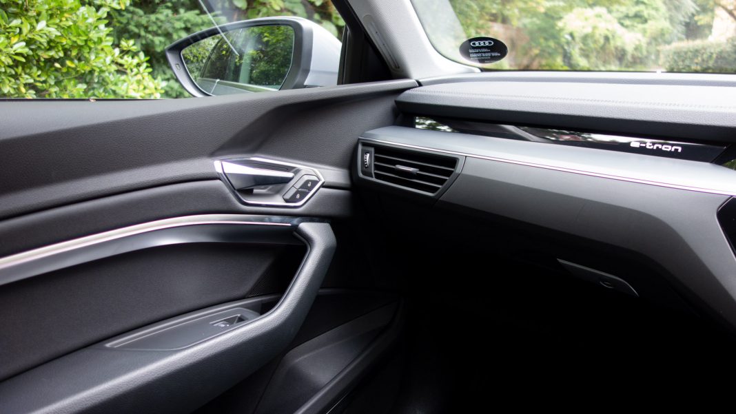Audi e-tron dashboard