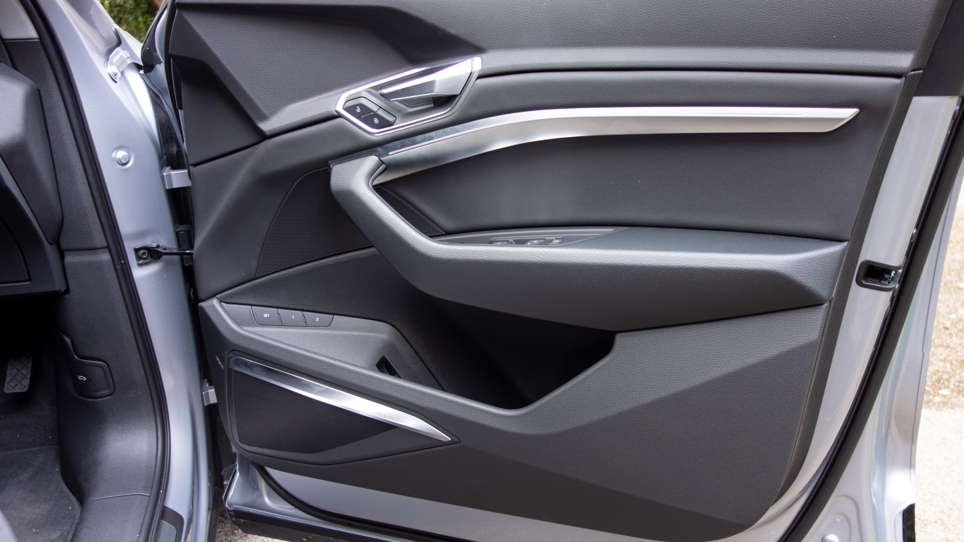 Audi e-tron front door