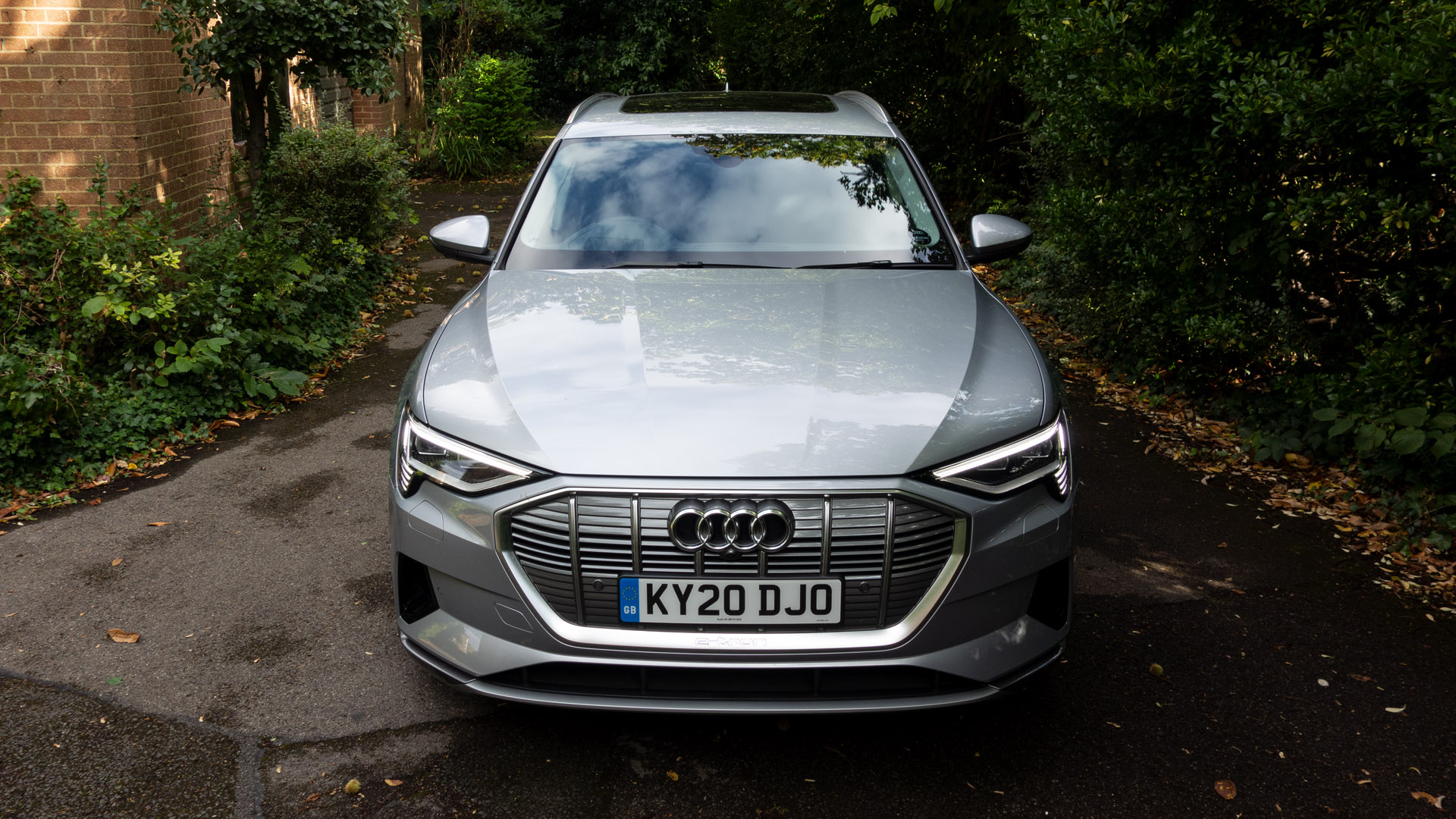 Audi e-tron front look