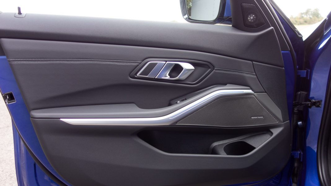 BMW 330e M Sport Touring door