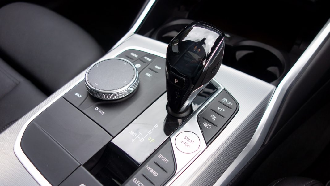 BMW 330e M Sport Touring gears