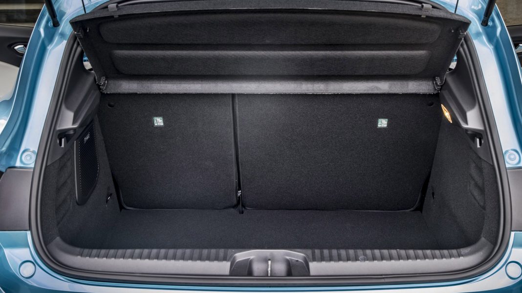 Renault Clio E-Tech boot