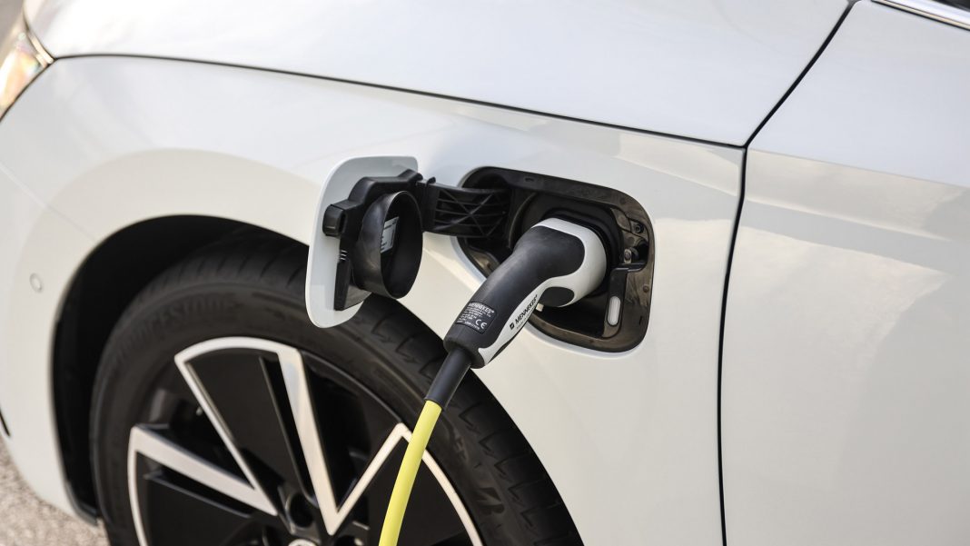 Skoda Octavia iV charging