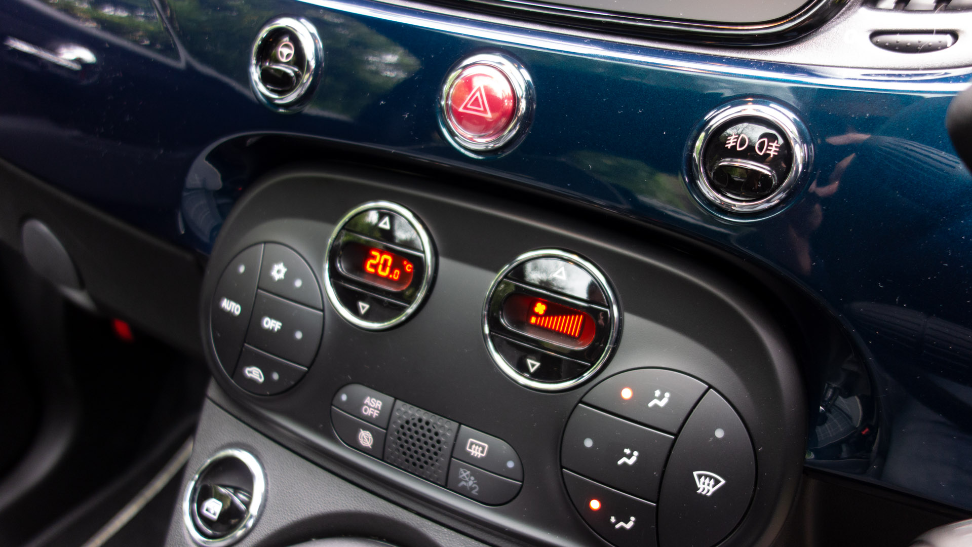 Fiat 500 Hybrid buttons