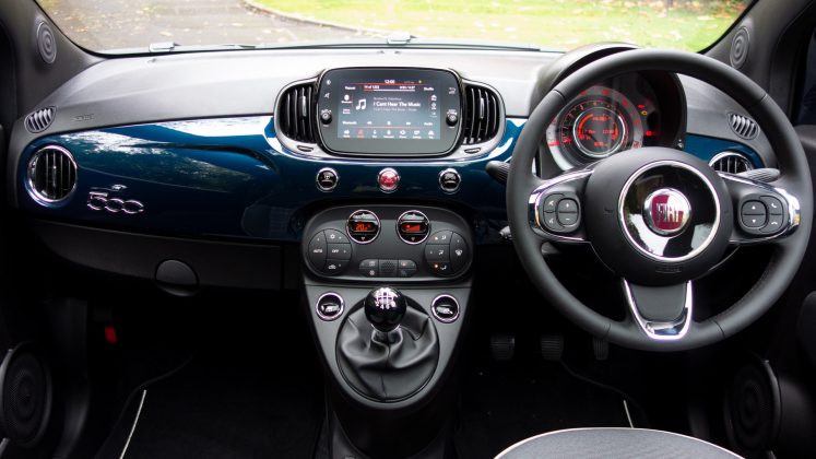 Fiat 500 Hybrid cabin