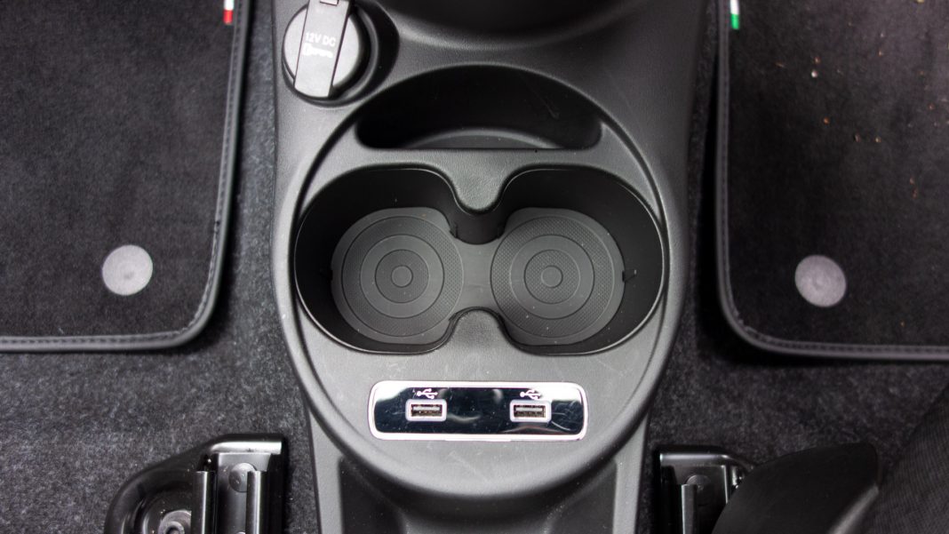 Fiat 500 Hybrid cupholders