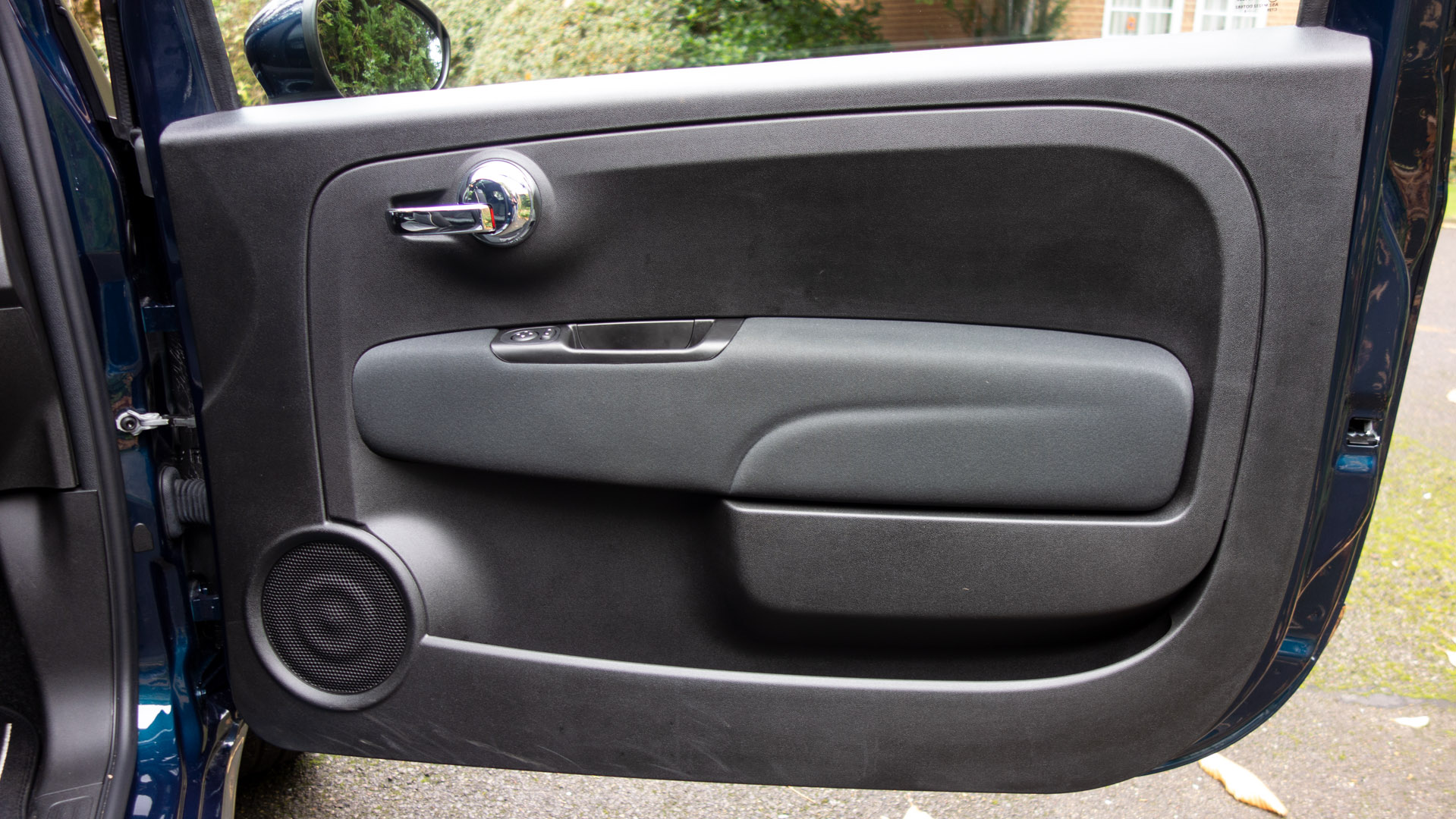 Fiat 500 Hybrid front door