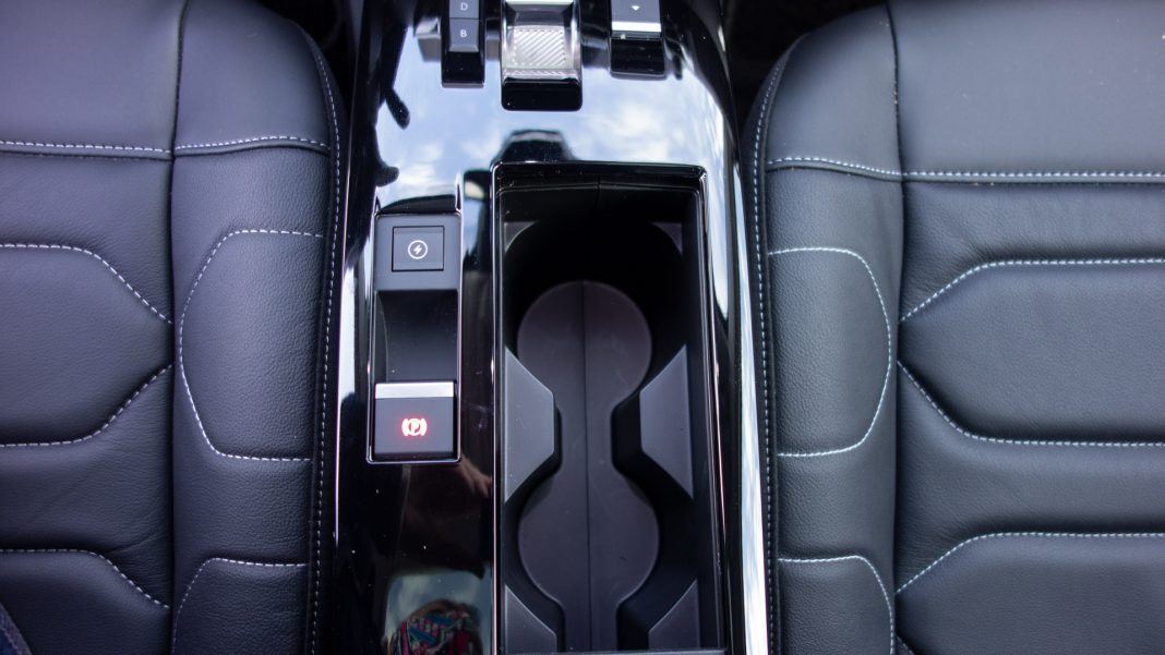 Citroen e-C4 cupholders