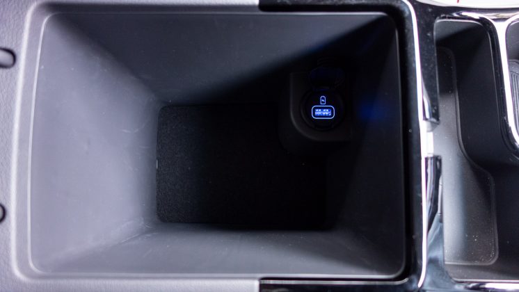 Hyundai Ioniq Electric cabin USB