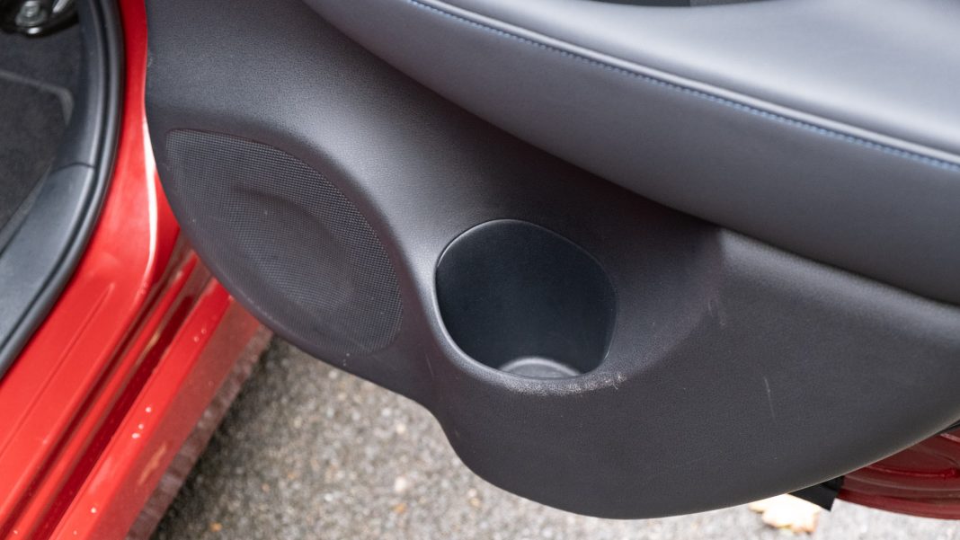 Nissan Leaf rear compartment