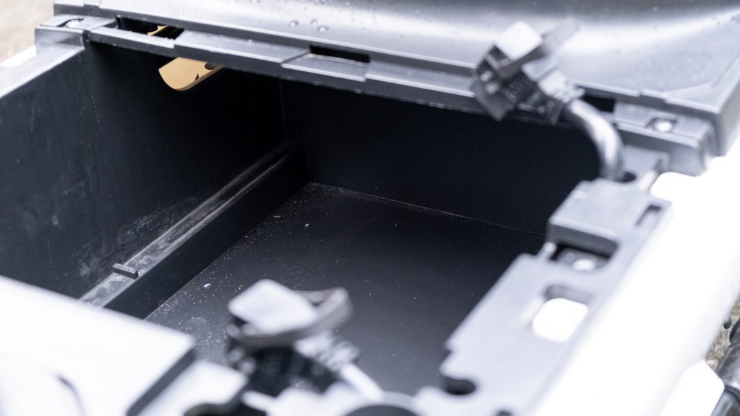 Sunra Robo-S battery compartment