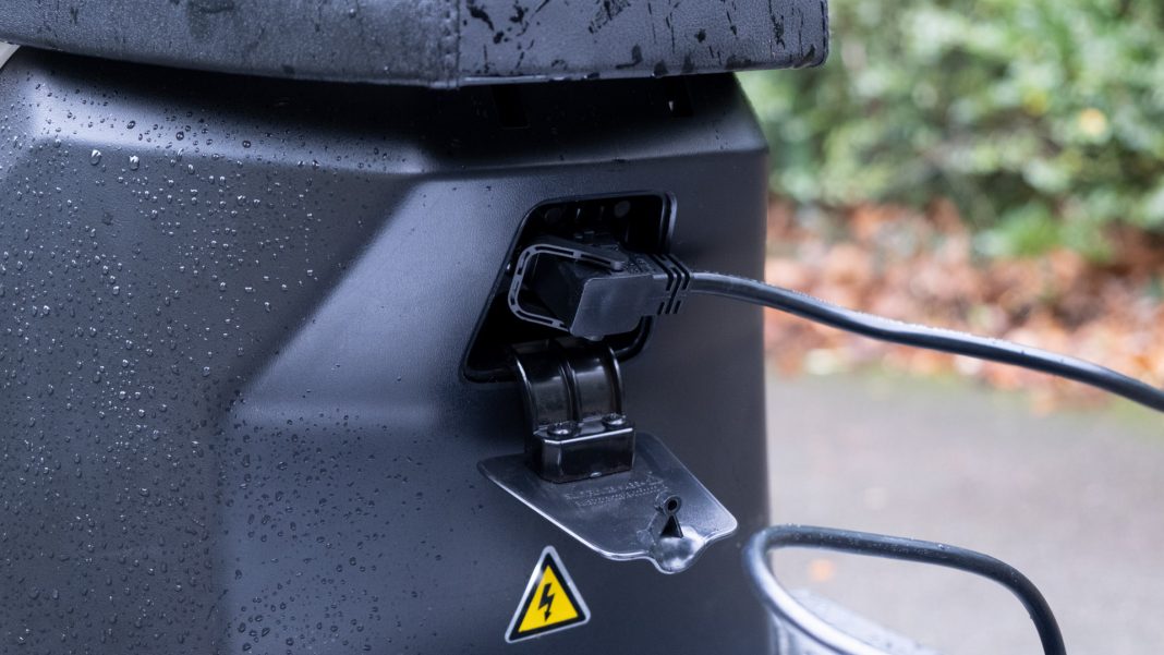 Sunra Robo-S charging port used