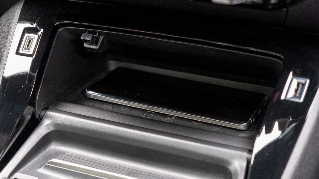 Peugeot e-2008 charging pad