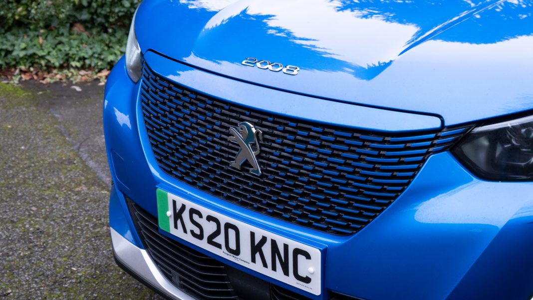 Peugeot e-2008 front grille