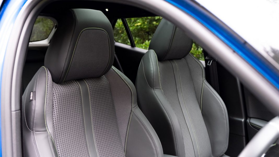 Peugeot e-2008 front seats