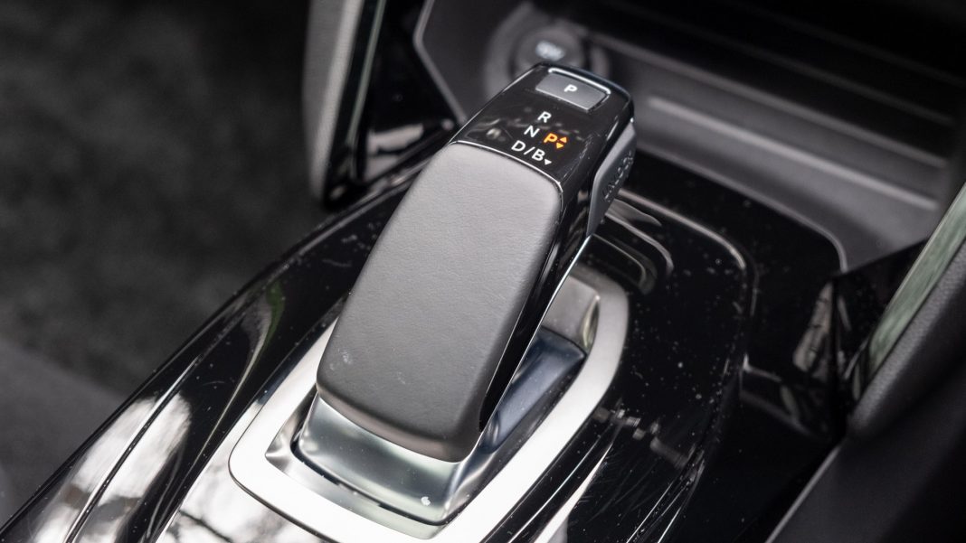Peugeot e-2008 gear selector