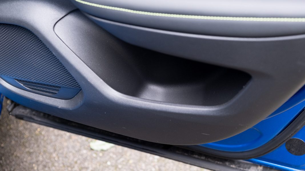Peugeot e-2008 rear door storage