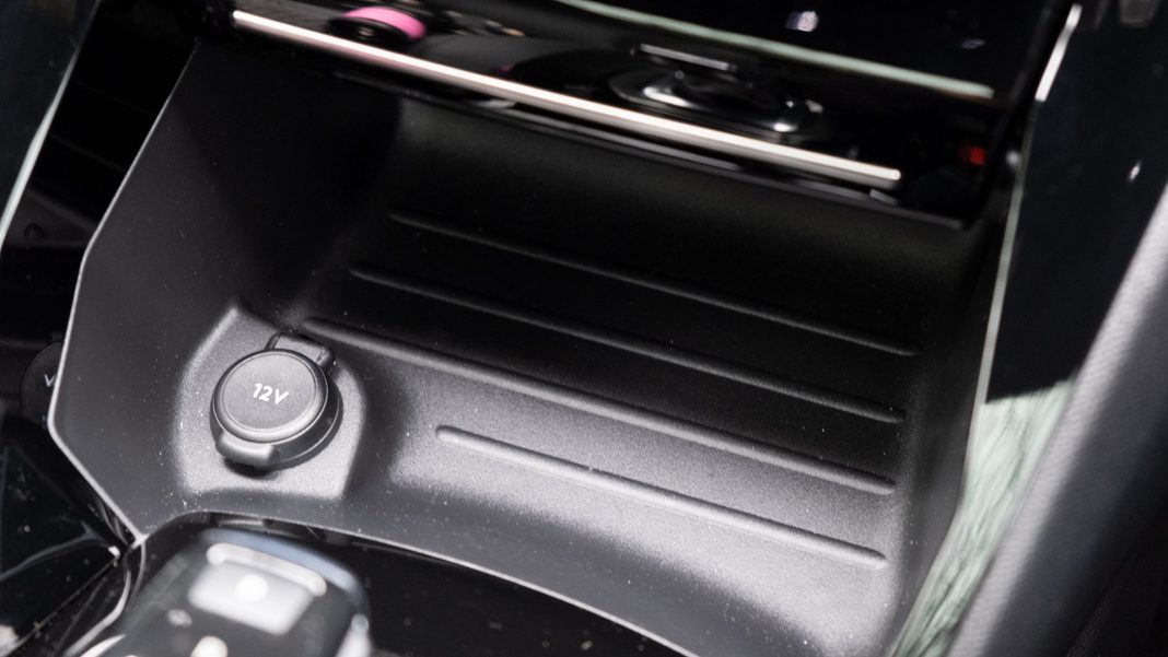 Peugeot e-2008 storage space