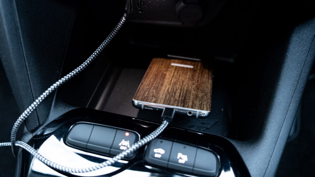 Vauxhall Corsa-e smartphone