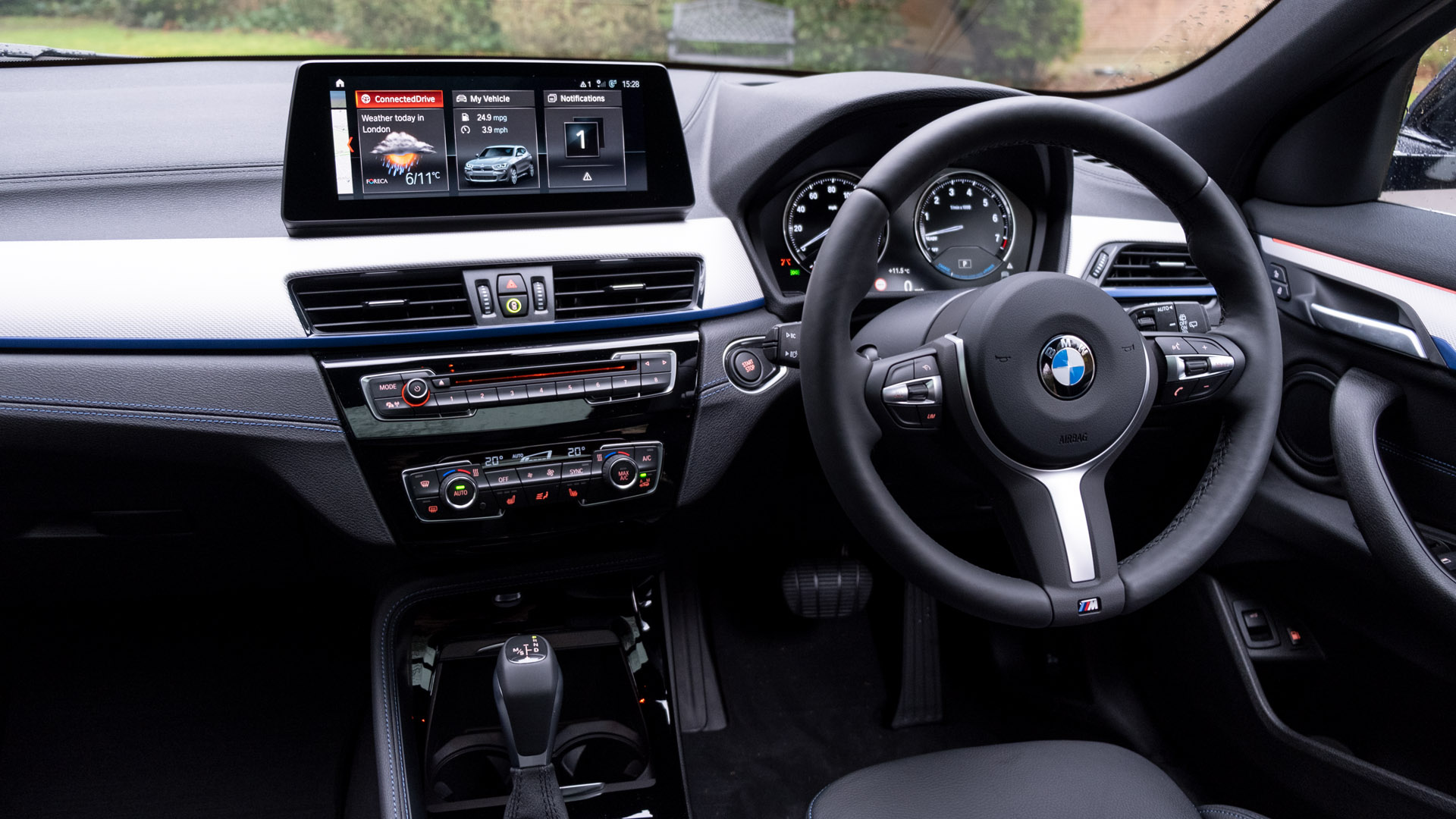 BMW X2 xDrive25e cabin