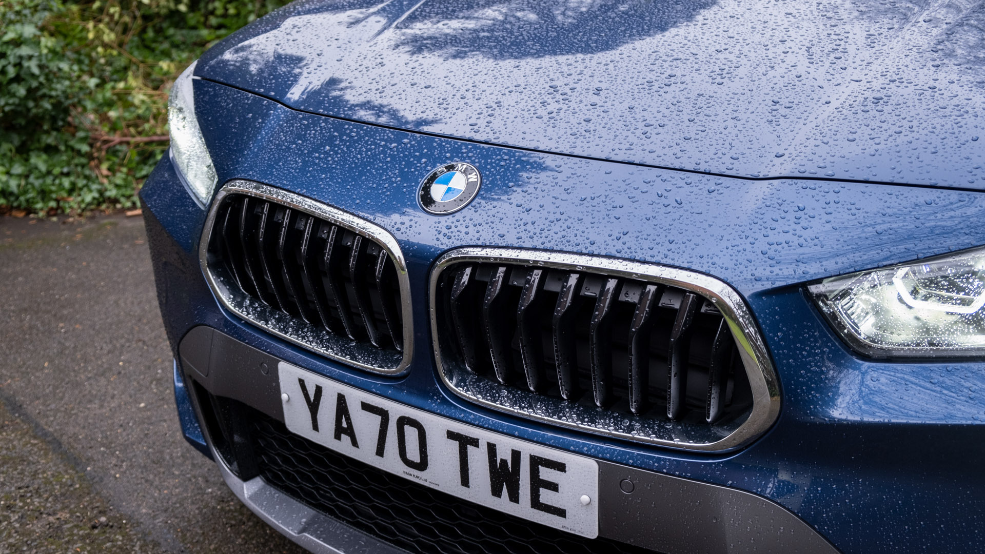 BMW X2 xDrive25e grille
