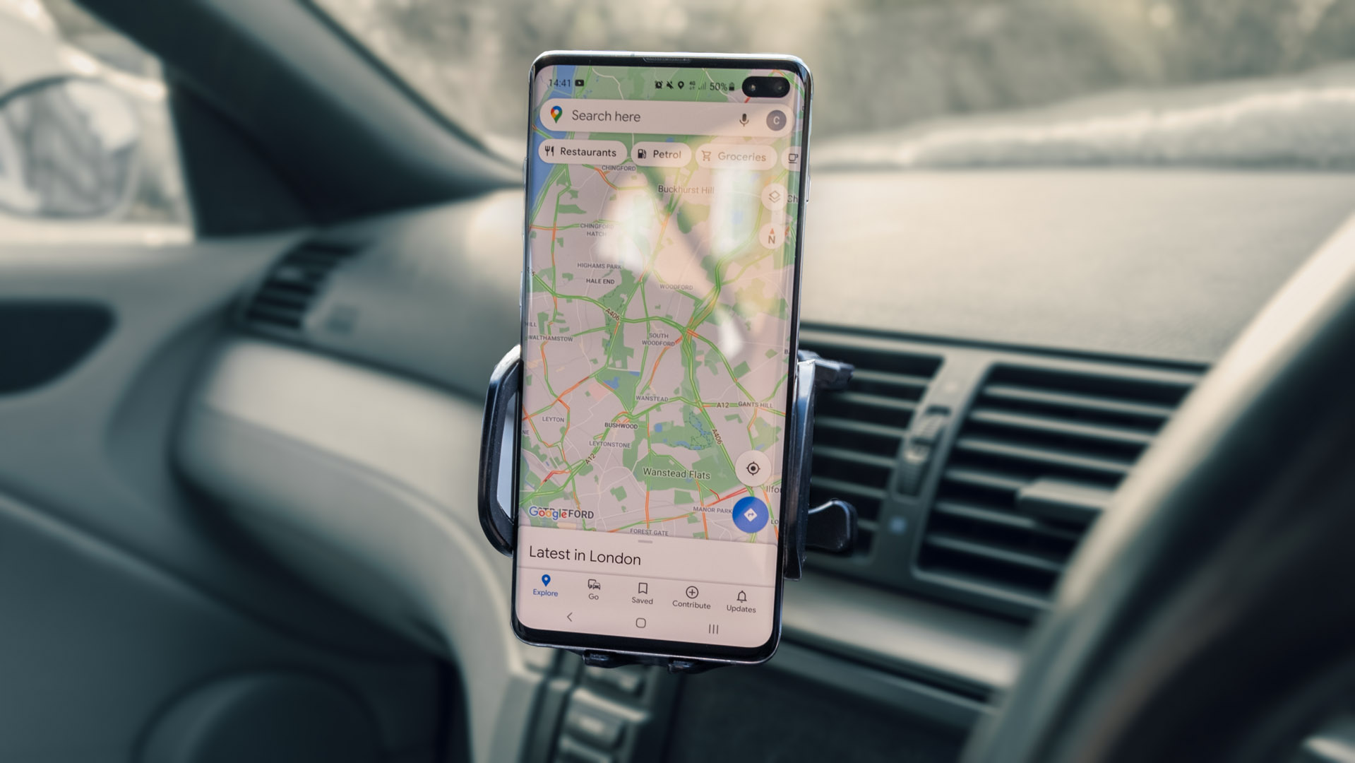 Best Car Phone Holder 2021 Safely Cradle Or Mount Your Smartphone Totallyev